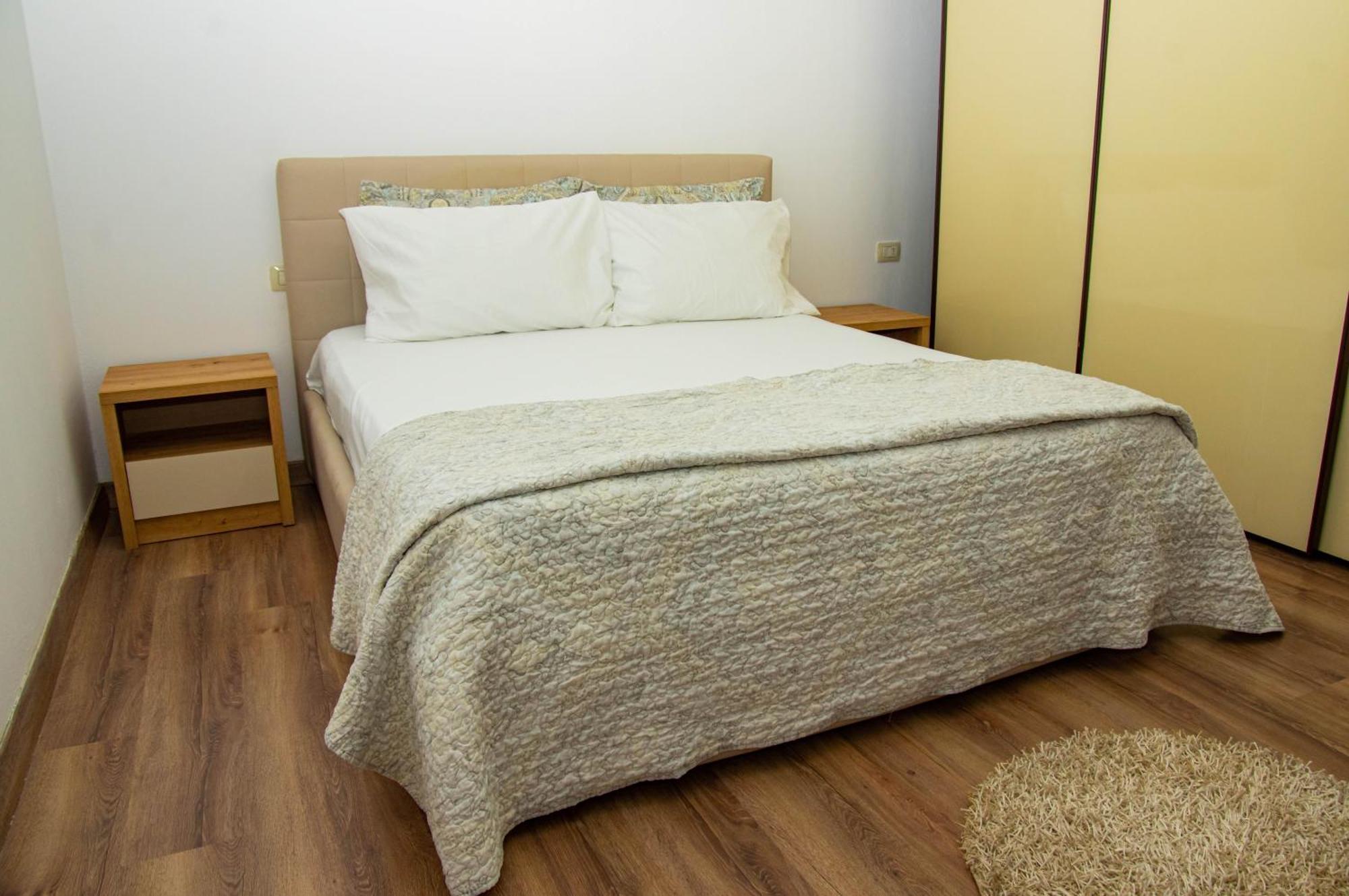 Lucas Central Relaxing House Тирана Экстерьер фото