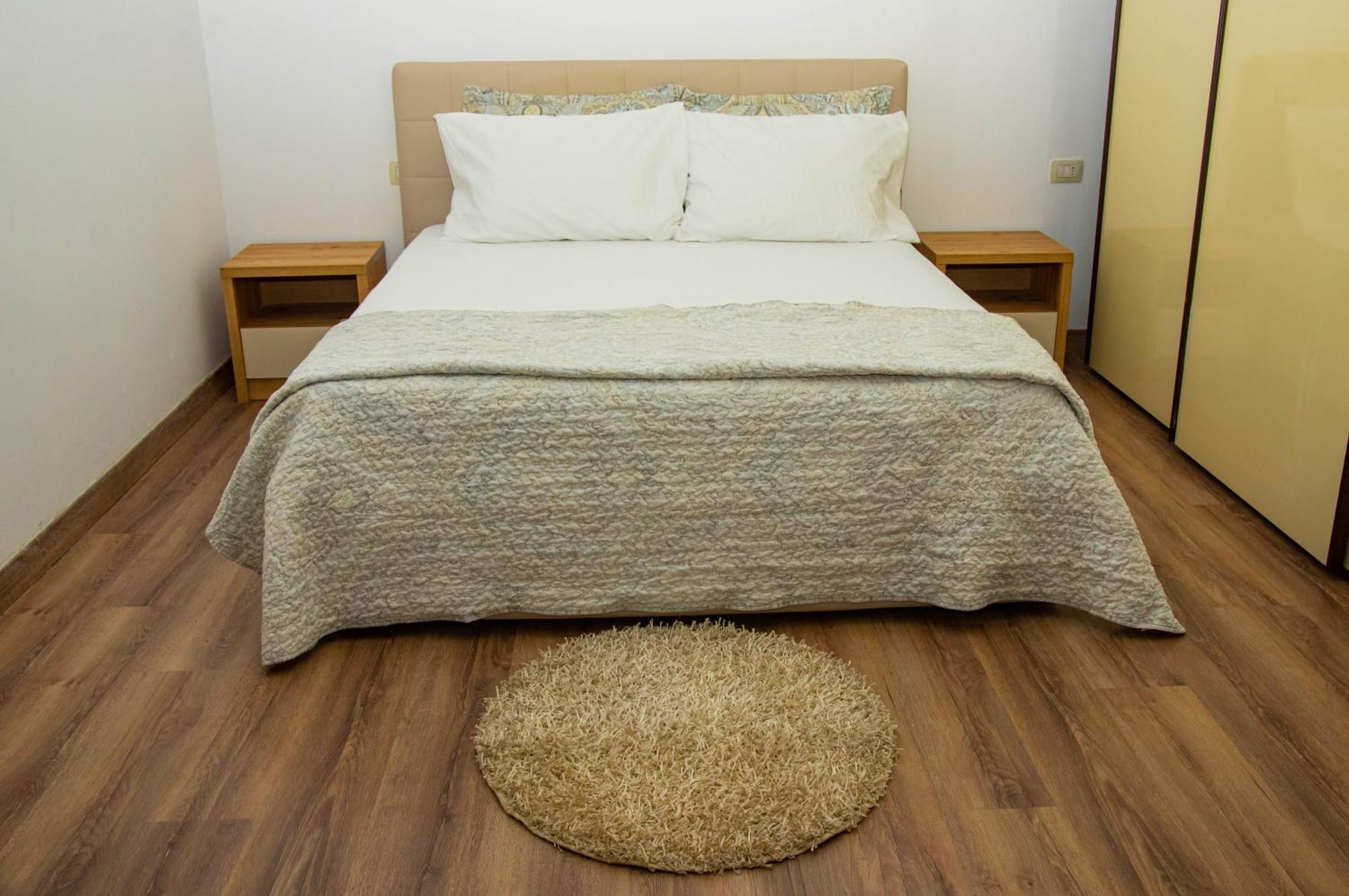 Lucas Central Relaxing House Тирана Экстерьер фото